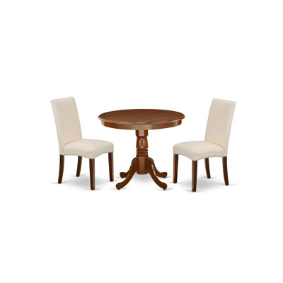 L'ensemble 3 pièces de table et chaises de cuisine comprend une table de salle à manger ronde avec piédestal et 2 chaises de salle à manger Parson en tissu crème, acajou