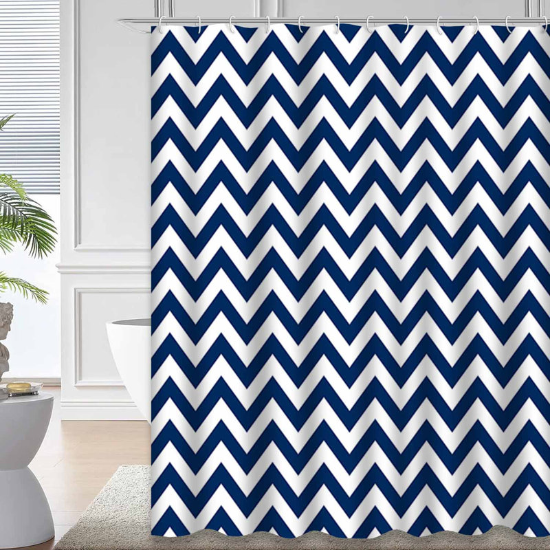 Rideau de douche bleu à chevrons bleu marine et blanc avec 12 crochets, L 72 po x l 84 po