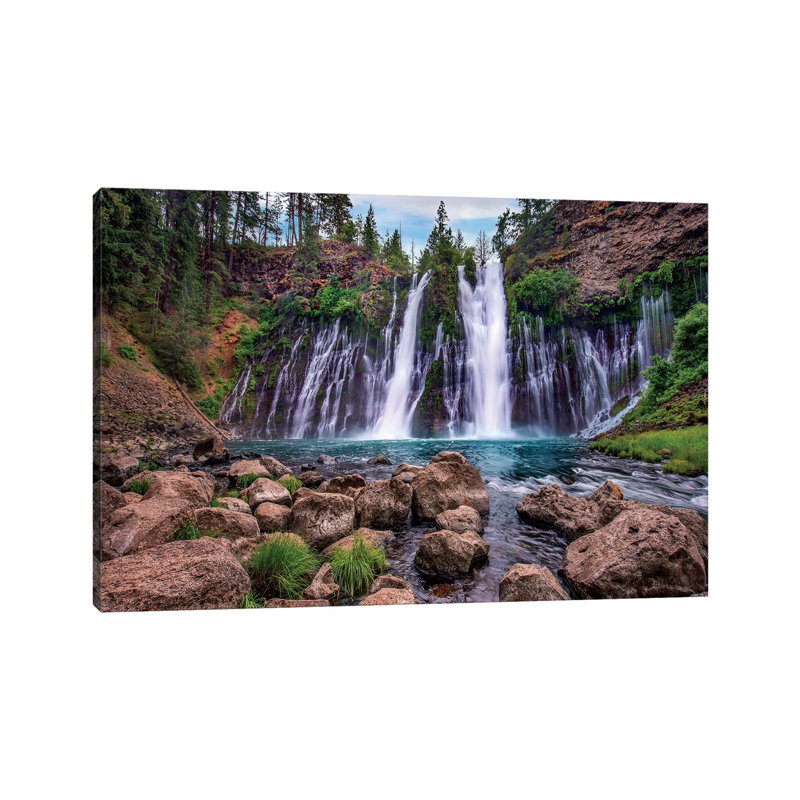 Chute d'eau I, parc commémoratif Mcarthur-Burney Falls, Californie - Giclée sur toile tendue avec châssis, H 18 po x l 26 po