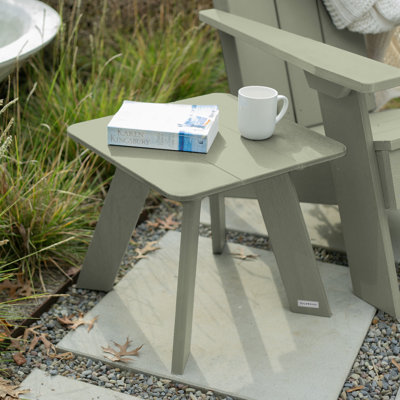 Table d'appoint en plastique Byrnes
