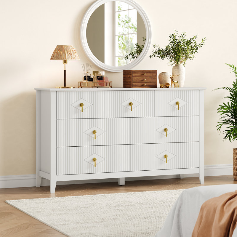 Commode pour chambre à coucher avec 7 tiroirs, commode moderne de 54 po avec poignée en métal, meuble télé, Blanc
