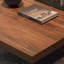 Table basse carrée moderne et minimaliste-128965029