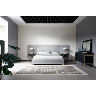 Aomame - Light Grey Linen + Gold Bed