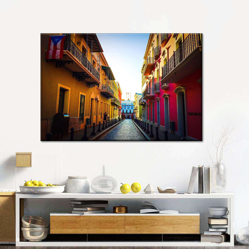 Puerto Rican Street, reproduction sur toile, H 24 po x l 36 po x P 1,25 po