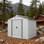 Abri de jardin blanc avec ensemble de fondation, 4 évents et 2 portes coulissantes faciles pour la cour, le patio, le garage et la pelouse