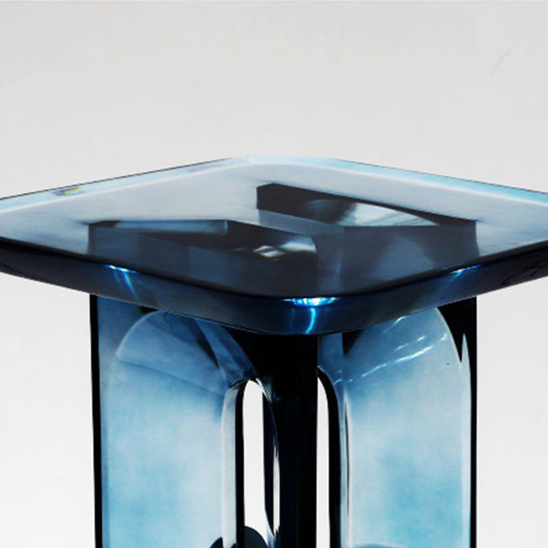Table basse luxueuse et sophistiquée en résine