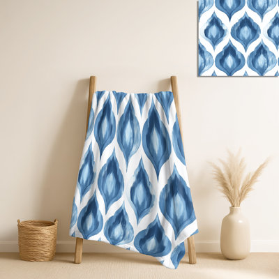 Bleu et blanc Calm Ikat II - couverture chaude contemporaine, jeté douillet minimaliste