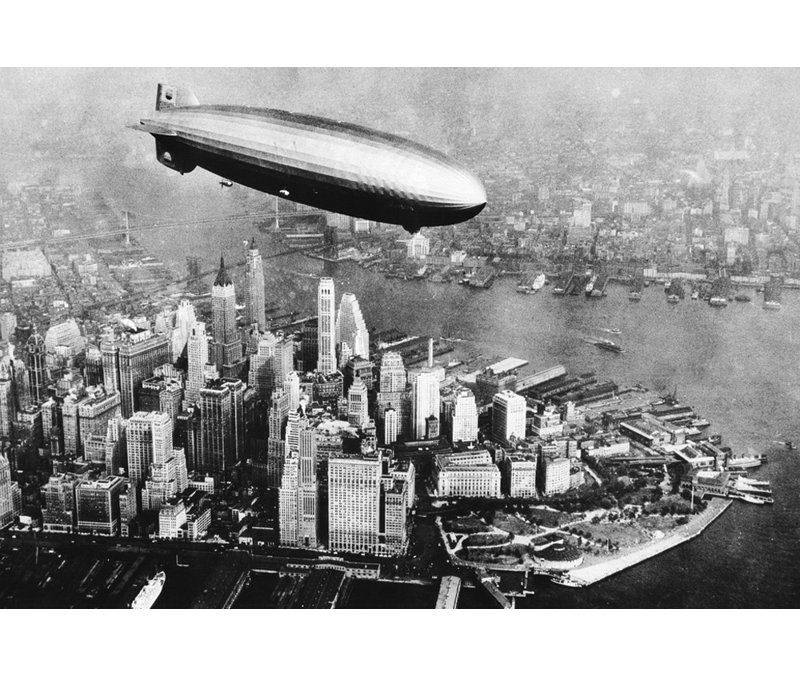Zeppelin au-dessus de New York IMC-A9711, H 27 po x l 40 po