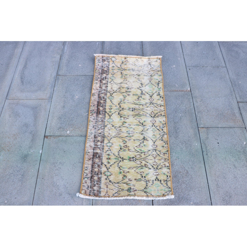 Tapis turc rétro Oushak aux tons doux - petit tapis de salle de bain jaune à tissage plat