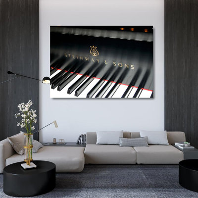 Steinway & Sons, touches de piano avec logo moderne