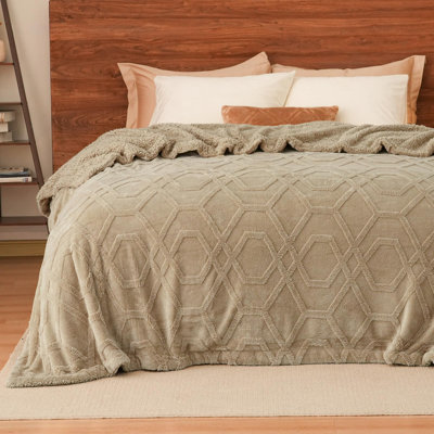 PHF Fluffy Sherpa Fleece Blanket for Winter, Warm and Cozy, 510GSM 3D Tufted Shaggy Fleece Blanket for Sofa Bed