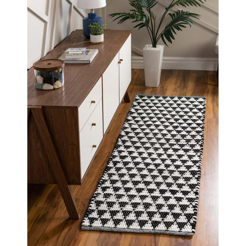 Delannie Geometric Indoor Rug, Runner 2'2" x 6'1"