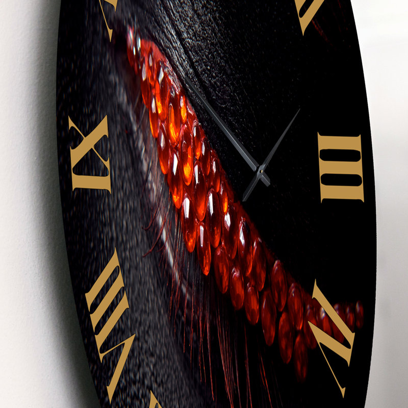 Magnifique œil féminin avec peau noire, diamants rouges - horloge murale moderne, Petit