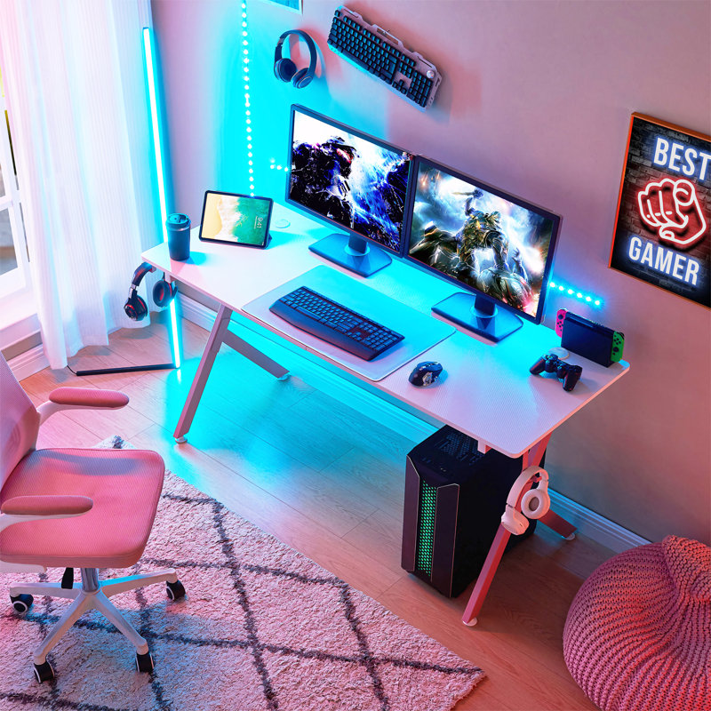 Grand bureau de jeu de 63 pouces pour la maison - PC spacieux et configuration d'ordinateur, Blanc / Rose
