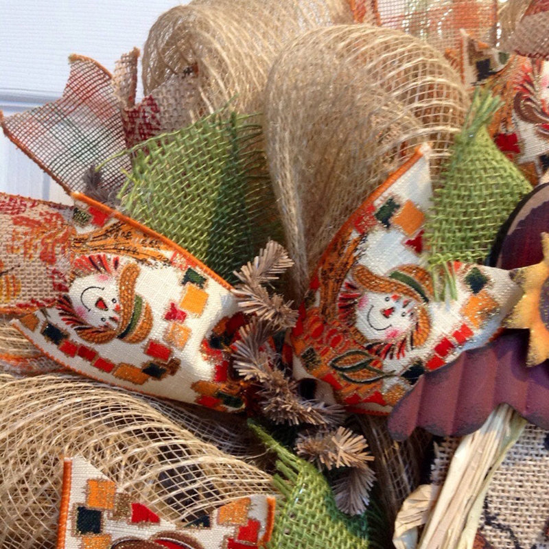 Couronne d'automne épouvantail avec pieds suspendus