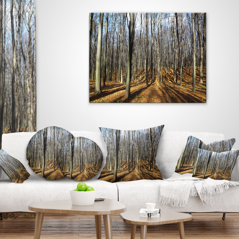 Shade from Sun in Autumn Forest - Coussin imprimé forêt, 16 po x 1 po, Coussin décoratif