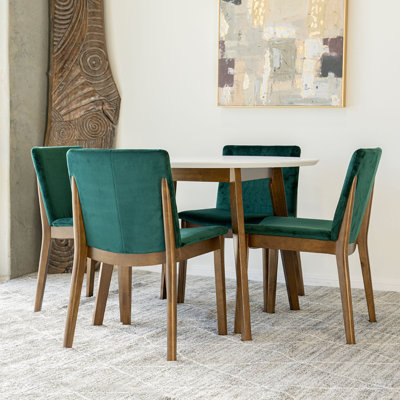 Ensemble repas pour 4 personnes Ailston