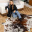 Tapis en cuir de vache chocolat et blanc - tapis en cuir véritable-17796358