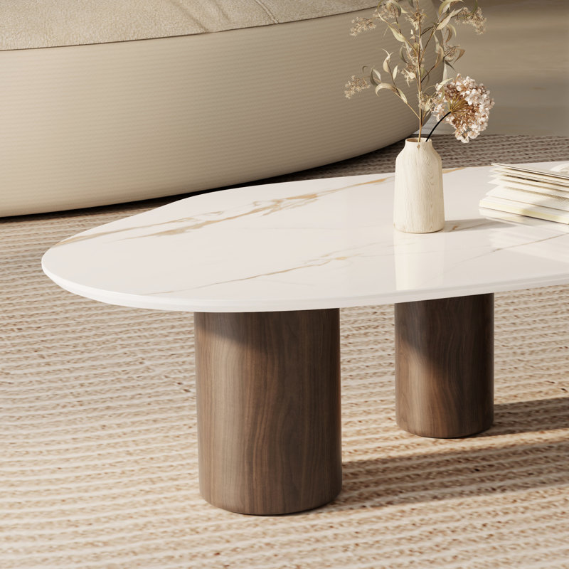 Table basse Laylla Modern de 54 po, plateau de table en pierre frittée blanche, 3 pieds en acier inoxydable, forme libre