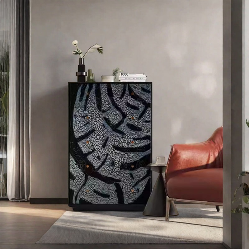 Armoire en bois de noyer avec tiroirs spacieux