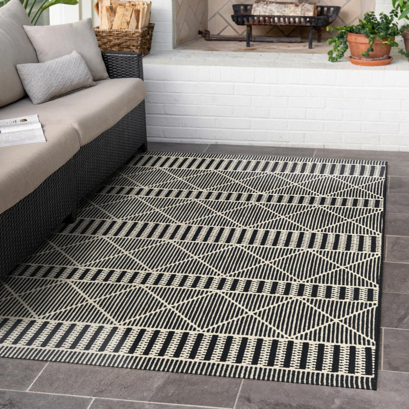 Black Dalyan Indoor/Outdoor Trellis Rug, Rectangle 7'1" x 10'