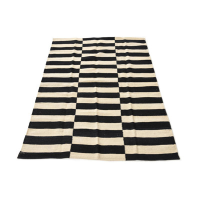 Tapis noir et blanc Ohlson