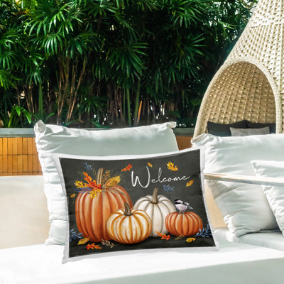 Coussin d'extérieur Welcome with Autumnal Pumpkins par Elizabeth Tyndall