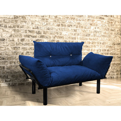 Canapé-lit futon bleu deux places - Idéal pour les petits espaces, le salon et la chambre. Ses pieds hauts facilitent le nettoyage. Disponible en plusieurs coloris. Montage facile grâce à la notice incluse. Aucun outil supplémentaire requis.