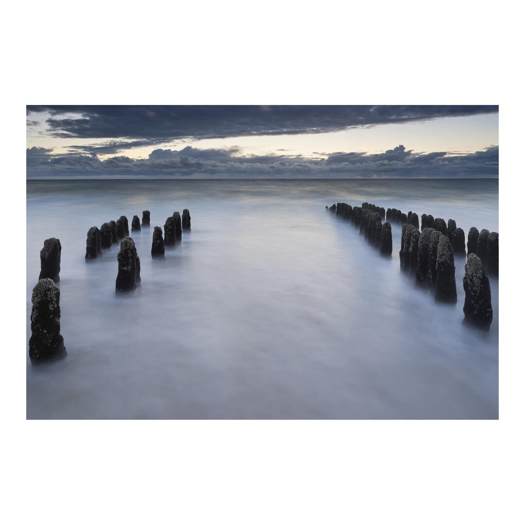 Strukturierte Tapete Wooden Groynes in the North Sea on Silt 3,2 m x 480 cm