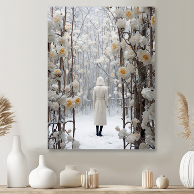 Portail d'hiver avec roses blanches
