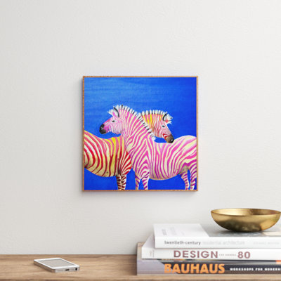 «Diva Zebras on Royal Sapphire» par Clara Nilles, reproduction d'art graphique sur papier encadré