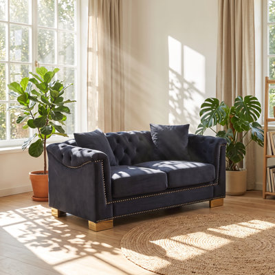 Causeuse Chesterfield l 62 po x P 32,5 po x H 28,25 po