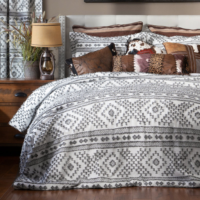 Polyester Machine Tufted Striped Comforter, Queen Comforter + 2 Standard Shams