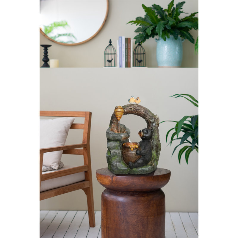 Fontaine décorative à deux niveaux 18,5 x 11,8 x 22,6 po avec motif animalier des bois