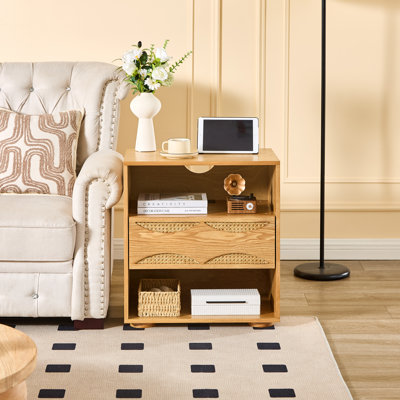 Table de chevet 23,2 po à 1 tiroir avec ports USB et trou de sortie avec espace ouvert