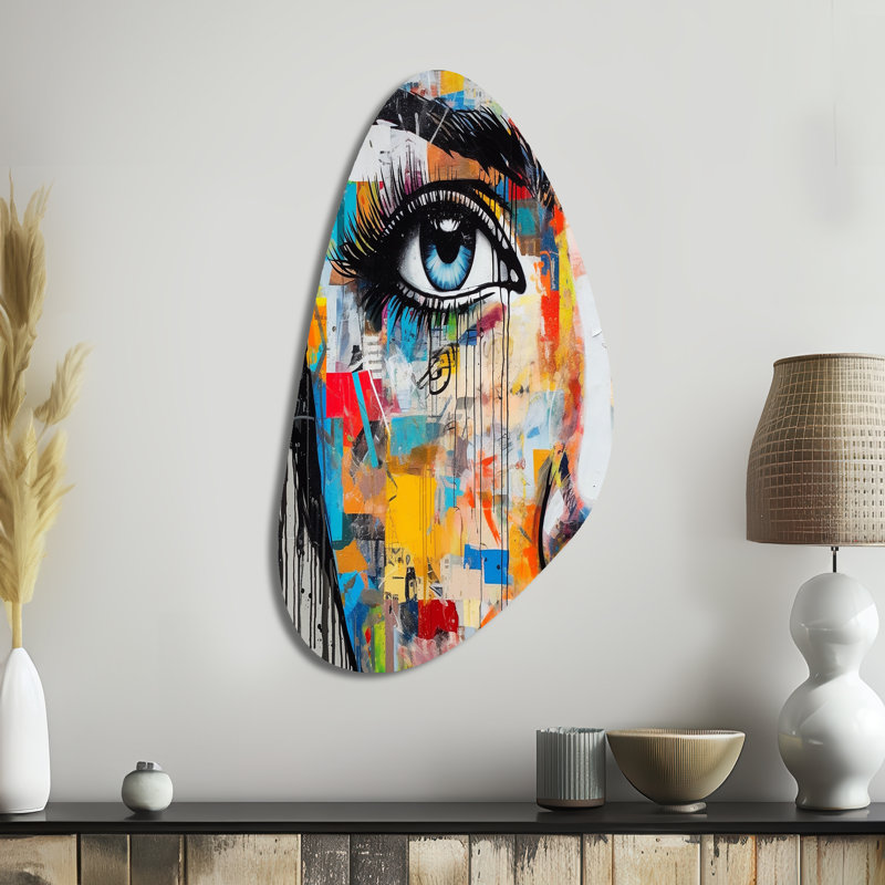 Portrait de femme pop art I - décoration murale irrégulière en forme de mode, H 39 po x l 21 po