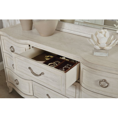 Commode à neuf tiroirs Emelie
