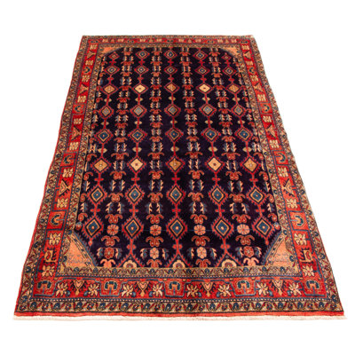 Magnifique œuvre tissée en Turquie avec une réinterprétations des motifs persans du village. L'aspect rétro et vieilli de ce tapis en laine noué à la main se démarque naturellement.