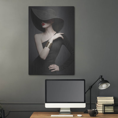 «Lady In Black» par Luxe