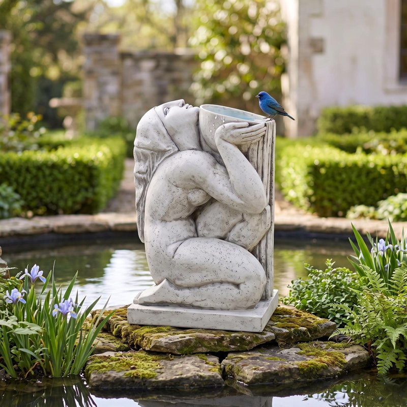 Juturna, déesse romaine des fontaines, statue de puits et de sources