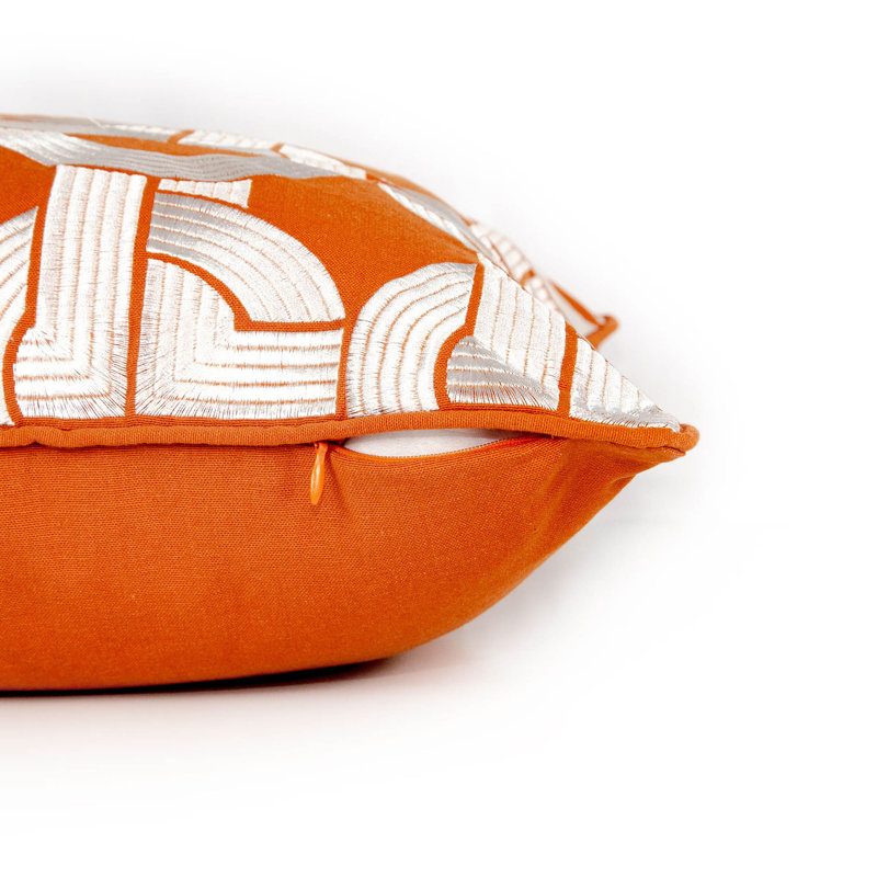  Housse de coussin brodée