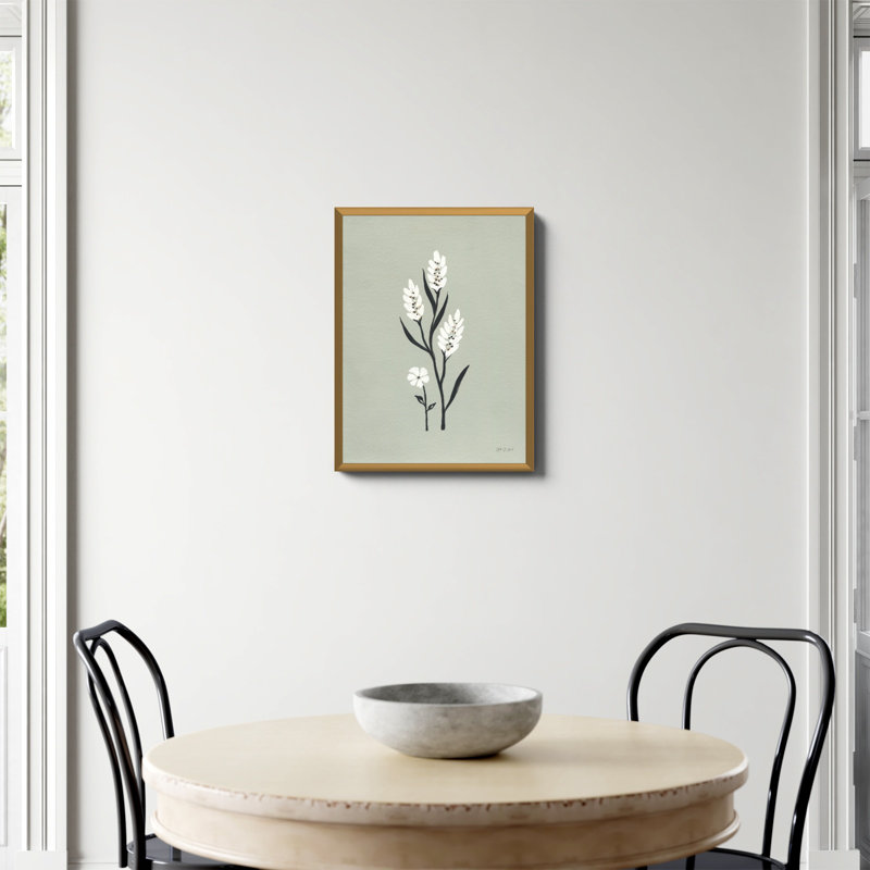 «Petite Floral III» d'Yvette St. Amant, Non, Papier avec cadre unique doré, H 24 po x l 18 po