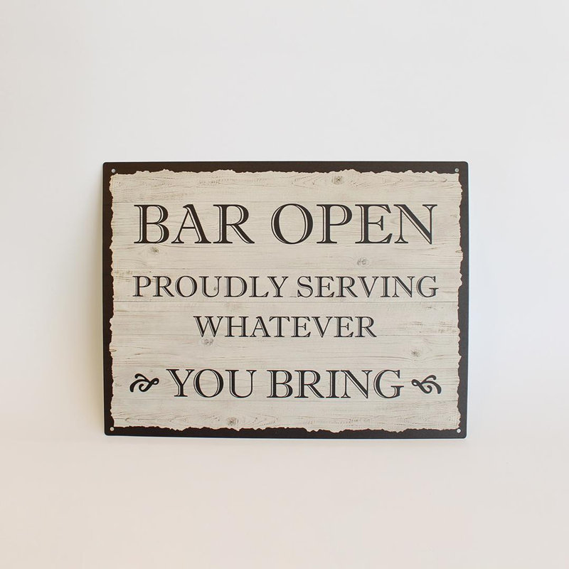 Bar ouvert servant fièrement ce que vous apportez