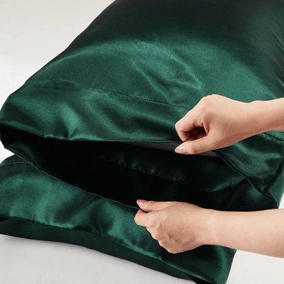 Queen Satin Luxury Bedding - Wrinkle-. Suits Mattresses Up To 16". Comprises 1 Flat Sheet, Fitted 4 Pillowcases. Smooth And Fade-. . 100% Sheets 16" Mattresses. Includes Soft Silky Feel. Of Harmful