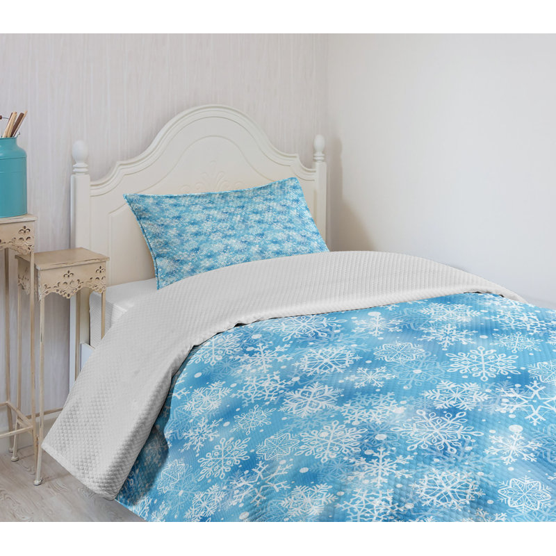 Ambesonne Ambesonne Snowflake Bedspread Set Pattern of Winter Pale Blue White