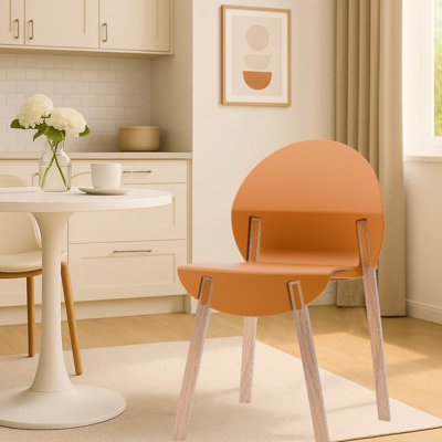 Ensemble de 4 chaises orange tropical avec pieds en bois de chêne rouge et siège en PP pour la salle à manger et le salon