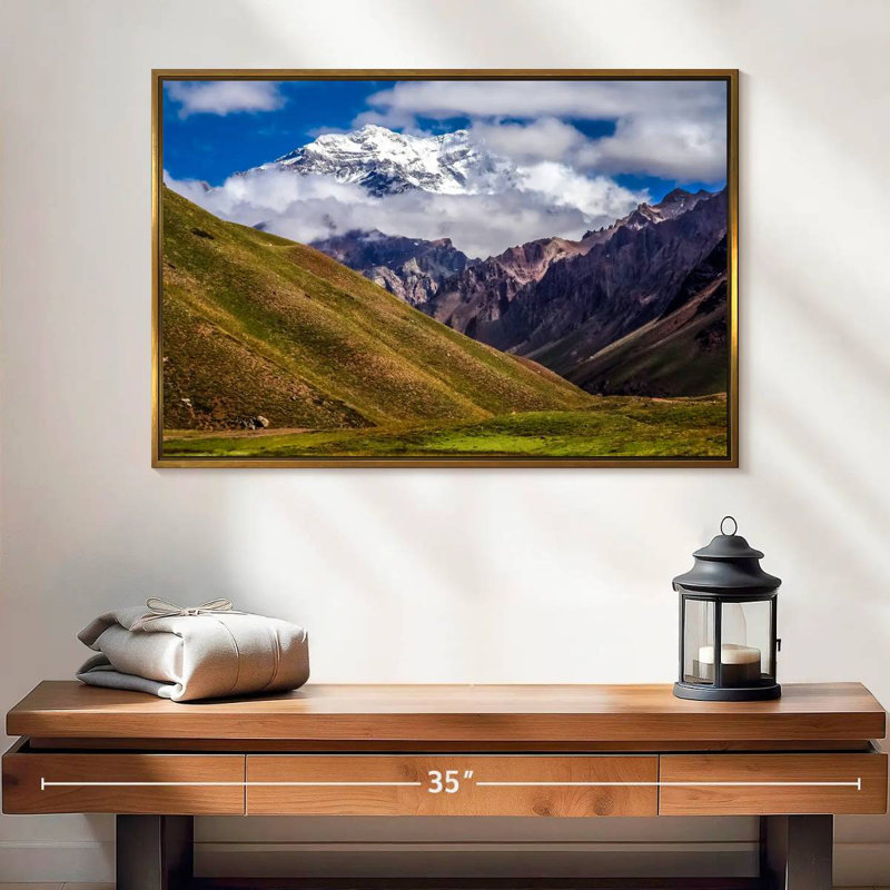 Aconcagua nuageux, Cadre flottant doré, 25 po x 17 po