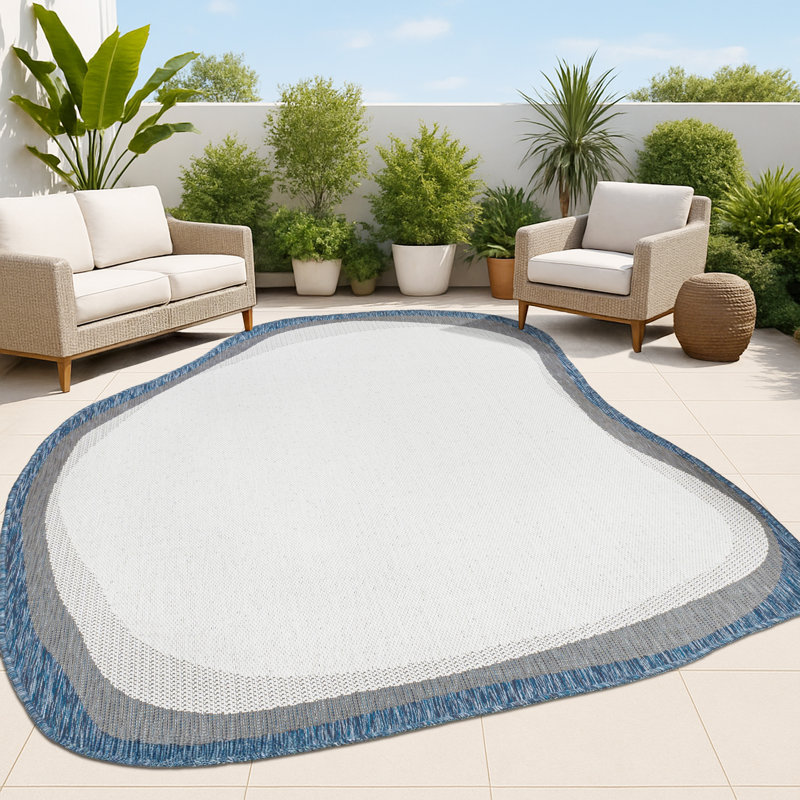 Tapis intérieur / extérieur crème / bleu marine Oneva, Nouveauté 5 pi 3 po x 7 pi 7 po