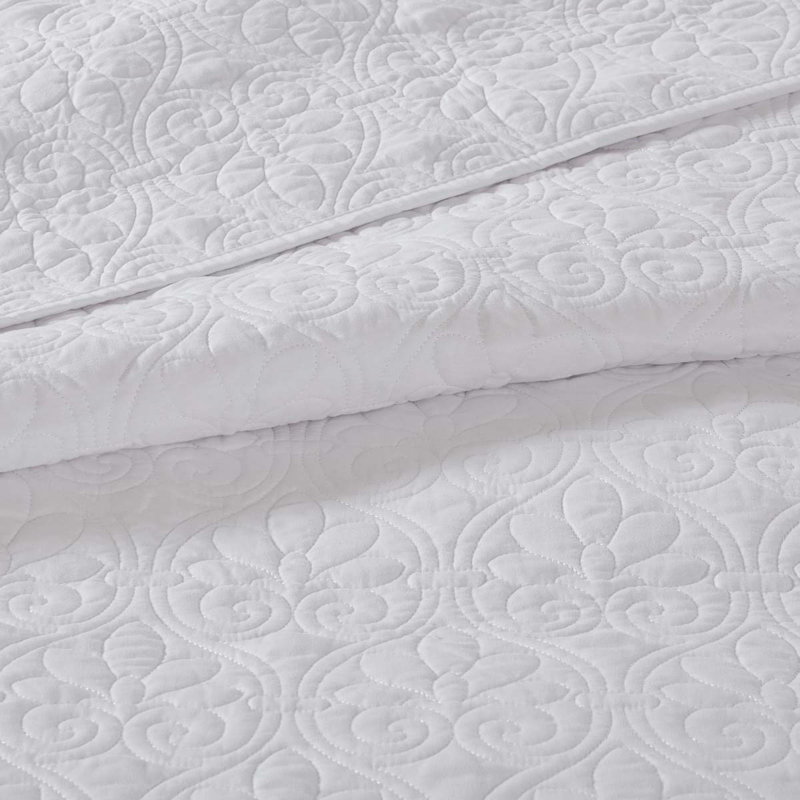 Reversible Set, Full Bedspread + 2 Standard Pillow Shams, White