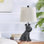 Lampe de table en résine noire 23,5 "avec abat-jour Schnauzer